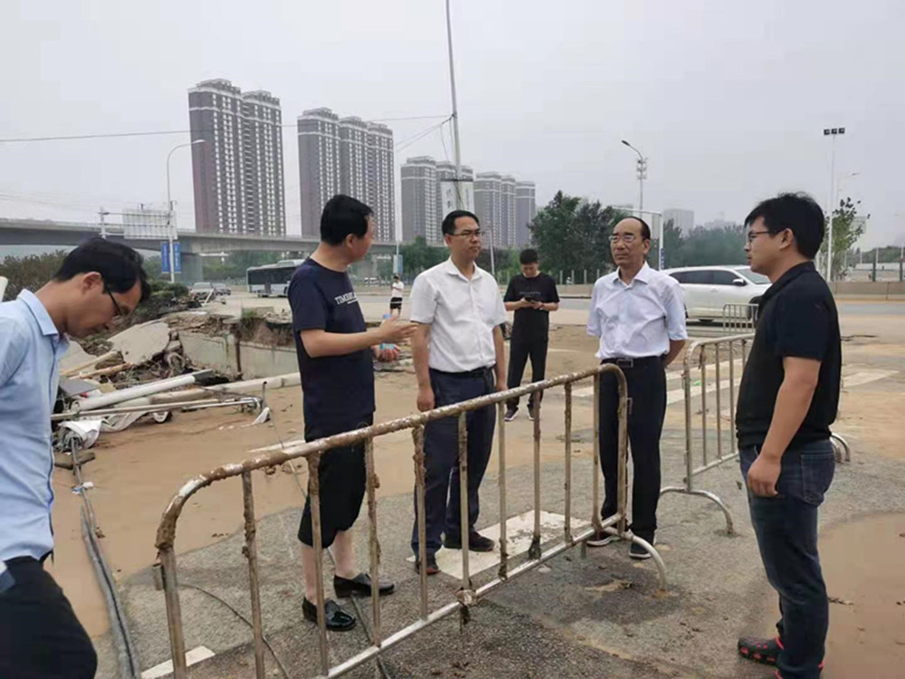 集團(tuán)公司黨委書記、董事長、總經(jīng)理秦廣遠(yuǎn)赴市政項(xiàng)目檢查指導(dǎo)災(zāi)后恢復(fù)重建工作